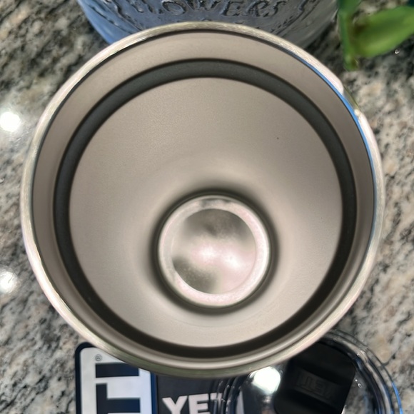 Yeti Authentic 20 oz. Rambler NWT - Picture 3 of 7
